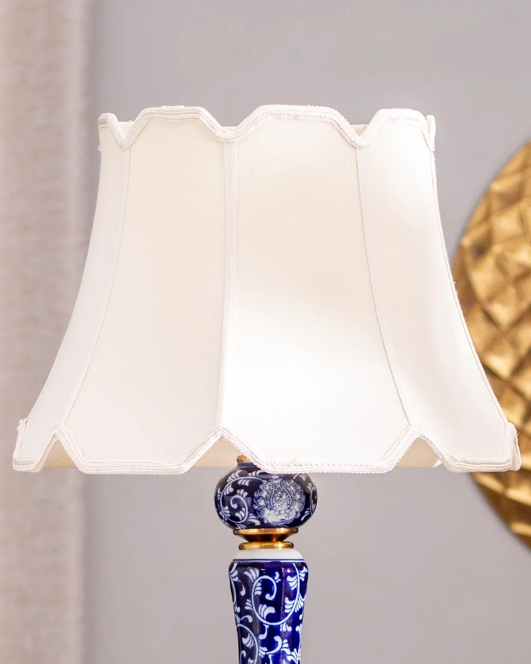 'Chrysanthemum' Ming Pillar Table Lamp