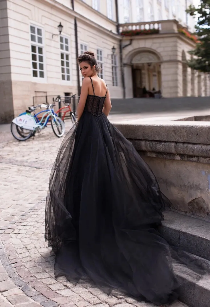 Gala-Ready Black Tulle Dress with Embroidered Bustier