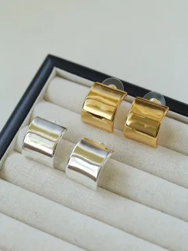 Smooth Metallic Curved Huggie Earrings