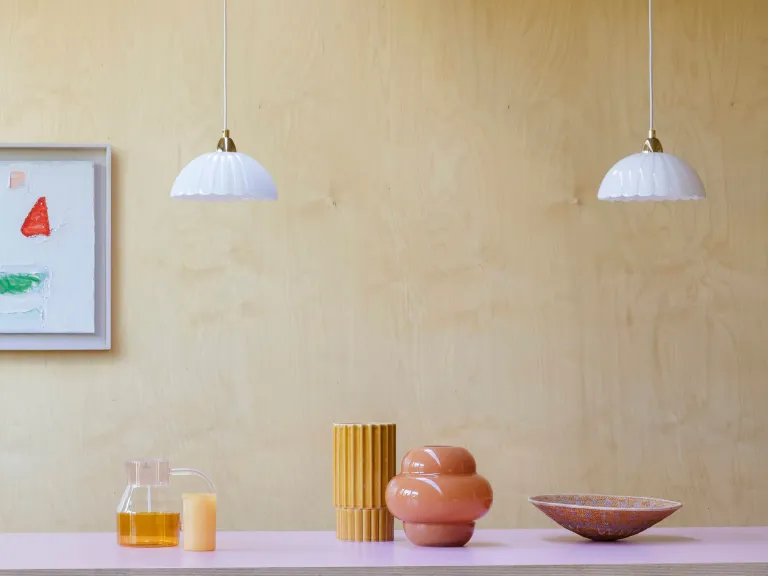 White flower glass pendant light